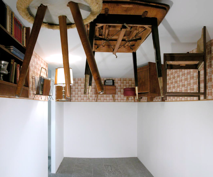 Das Mannheimer Zimmer, Kunsthalle Mannheim, 2004 gebrauchte Möbelstücke, Tapete, Echogerät, Raum 6,25 x 2,50 x 2,50 m Das Mannheimer Zimmer, Kunsthalle Mannheim, 2004 gebrauchte Möbelstücke, Tapete, Echogerät, Raum 6,25 x 2,50 x 2,50 m