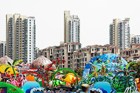 Dreamworld, China 2013, 100x150 cm, Archival Pigment Print auf Hahnemühle Fine Art Baryta © Peter Braunholz Dreamworld, China 2013, 100x150 cm, Archival Pigment Print auf Hahnemühle Fine Art Baryta © Peter Braunholz