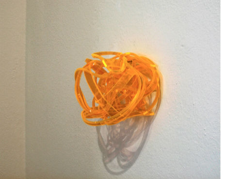 cluster orange, 2011, fluoreszierendes Plexiglas, ø ca.15 cm