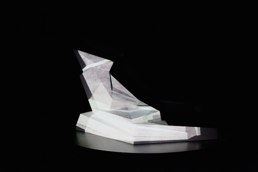 PHANTOM MONUMENT, 2015 Modell auf Drehsockel, drei Projektoren (c) Ralf Werner