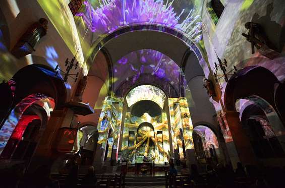 TILMANN KRIEG: Installationsansicht "METROPOLIS - Visuelle Symphonie" St. Johannes Nepomuk Kirche, Kehl