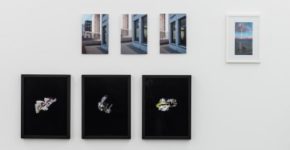 Kathrin Ganser: »Plazas (# LP/MP/PP)«, 2011-2014 »Plazas (# LP/MP/PP)«, 2011-2014 Fotografien und Installationen (variabel) | photographs and installations (variable) Ausstellungsansicht | Installation view Kehrer Galerie, 2016