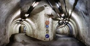 Deutschland (West), Lorch, Versorgungslager der Bundeswehr in einem Atomschutzbunker, Lorch 2008 © Martin Roemers