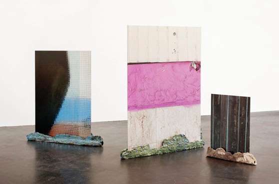 Katharina Kiebacher: Smiling Objects, Friends of Time (Floor Group), 2014 © Katharina Kiebacher / VG Bild-Kunst, Bonn 2016