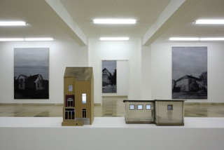 Installationsansicht: Ivan Bazak, „Häuser“, Kewenig, Köln, 08.02 - 30.03.2008
