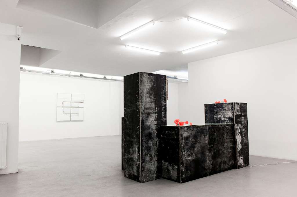 Installation; Black / White, 2016, mixed media\ Image Katarína Gališinová ,courtesy Frank Taal gallery