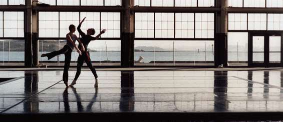 Tacita Dean: Craneway Event 2010, 6 Fotogravüren auf Somerset Radiant White 300 g Papier, each 36 x 94.5 cm © Tacita Dean