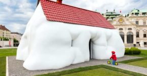 Erwin Wurm, Fat House, 2003 Foto: Johannes Stoll, © Belvedere, Vienna