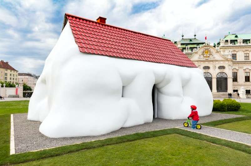 Erwin Wurm, Fat House, 2003 Foto: Johannes Stoll, © Belvedere, Vienna