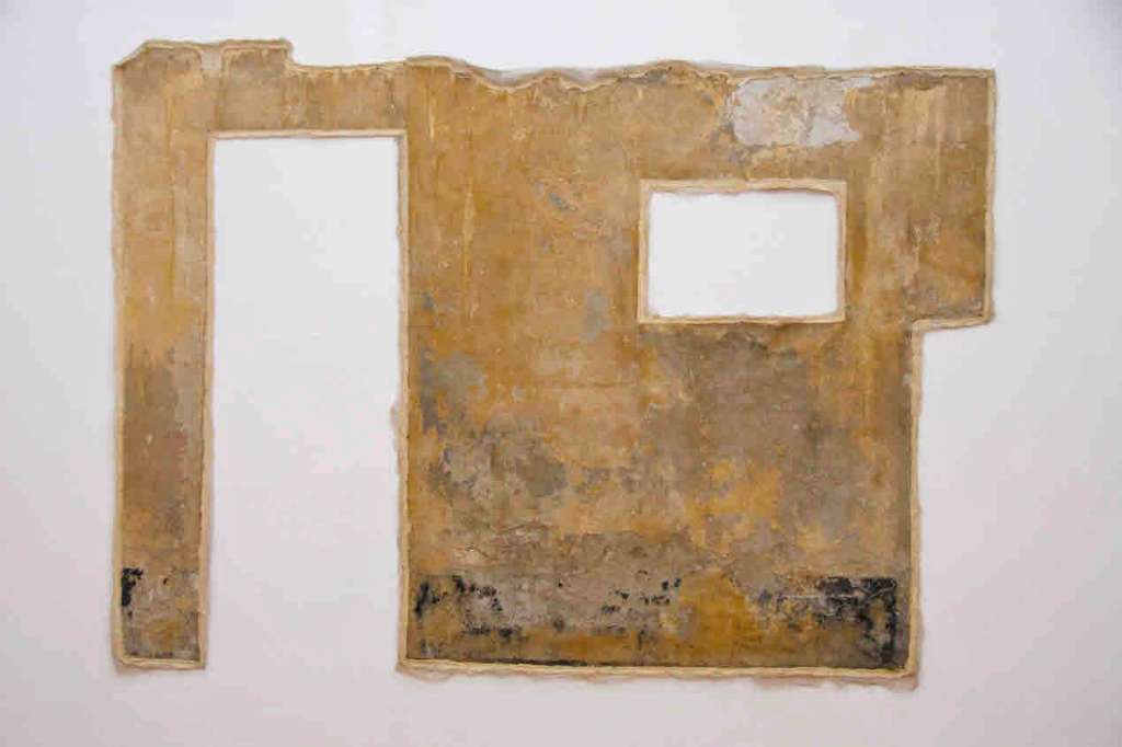 Dorothee von Windheim, Fortezza da Basso, Abgenommener Mauerputz, 1975 (Foto: Museum Wiesbaden)