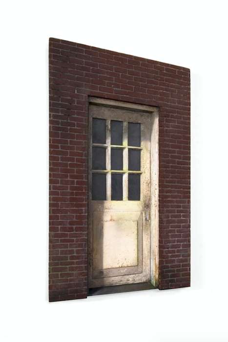 Front Door, 2016, MDF, glas, messing, alkyd verf., 13 x 25 x 2 cm, Edition of 15