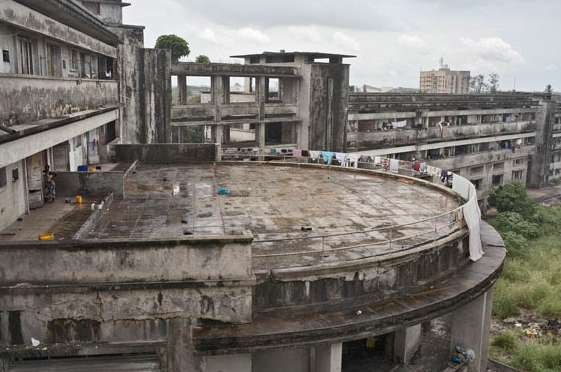 Guy Tillim: Grande Hotel, Beira, Mozambique, 2008 © Guy Tillim, Courtesy Stevenson, Cape Town and Johannesburg